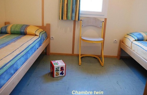 Blavignac Ski Chalet | Chalet '6 Personnes Iris Weekend price' with Mountain View, Shared Pool and Wi-Fi