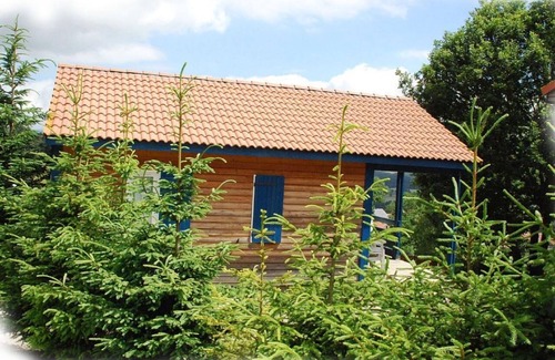 Blavignac Ski Chalet | Chalet '6 Personnes Mimosa price Weekend' with Mountain View, Shared Pool and Wi-Fi