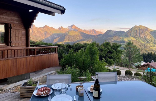 Manigod Ski Chalet | Chalet 70 m2, quiet, south-facing, in Manigod, F 74230, near La Clusaz & Annecy