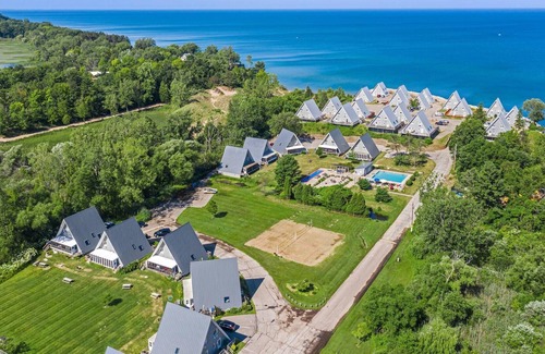 Stevensville Villa | Chalet #75 - Two Bedroom Villa, Sleeps 6