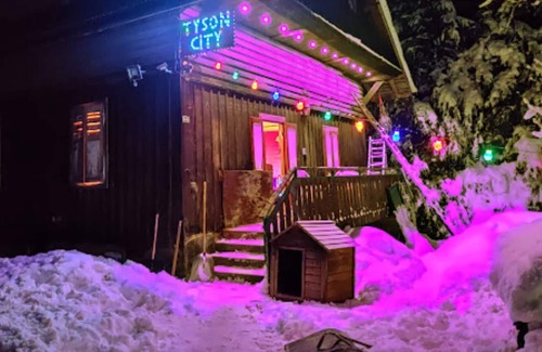 Entremont Ski Chalet | Chalet 8 People + Large Land And River