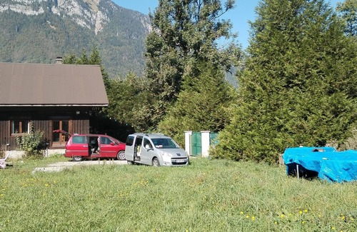 Entremont Ski Chalet | Chalet 8 people - Large garden + river