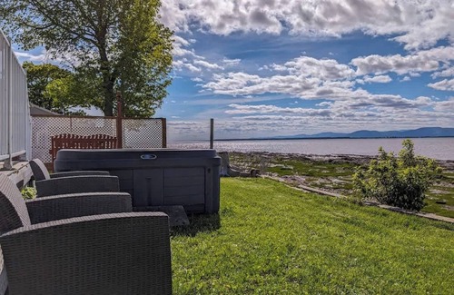 Cap-Saint-Ignace Ski Chalet | Chalet #8 Waterfront | Spa | Fireplace | Wifi | AC