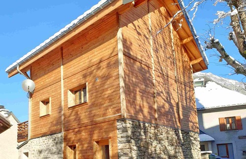 Oz-en-Oisans Ski Chalet | Chalet 800, cosy and luxury mountain chalet near Alpe d'Huez 8p