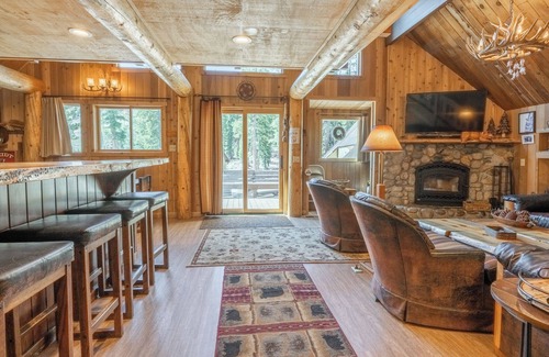 Mammoth Lakes Ski Chalet | Chalet #9, Slope Side Ski in Ski Out Spacious Fami