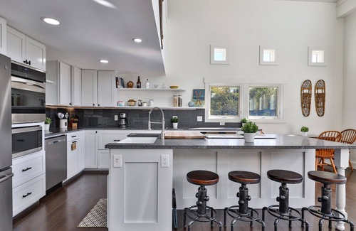 Killington House | Chalet 91 at Killington - 4BR Luxury Lodge with Hot Tub, Sauna, Pool Table