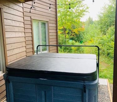 Saint-Alphonse-Rodriguez Ski Chalet | Chalet au pied du lac
