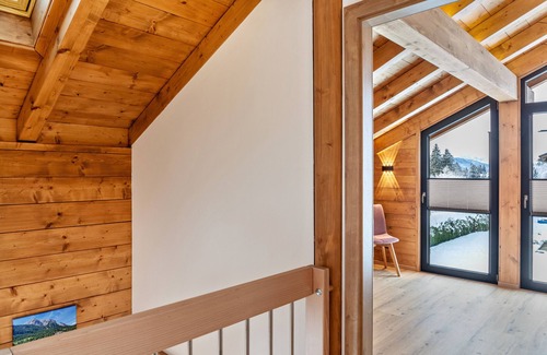 Garmisch-Partenkirchen Ski Chalet | Chalet "Aus Holz" with Mountain View, Private Terraces and Wi-Fi