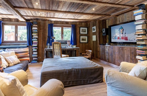 Chamonix-Mont-Blanc Cottage | Chalet Alma - self catered chalet that sleeps 10-13 in five bedrooms with pool, sauna and garden