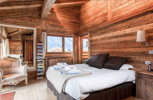 Chamonix-Mont-Blanc Cottage | Chalet Alma - self catered chalet that sleeps 10-13 in five bedrooms with pool, sauna and garden