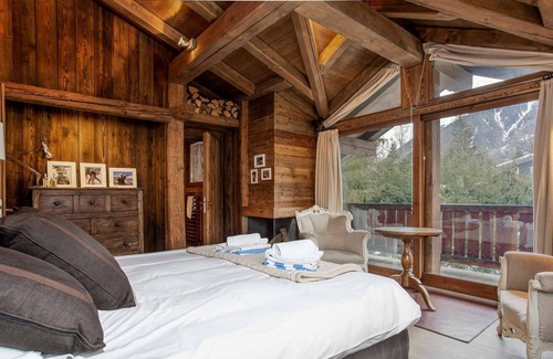 Chamonix-Mont-Blanc Cottage | Chalet Alma - self catered chalet that sleeps 10-13 in five bedrooms with pool, sauna and garden