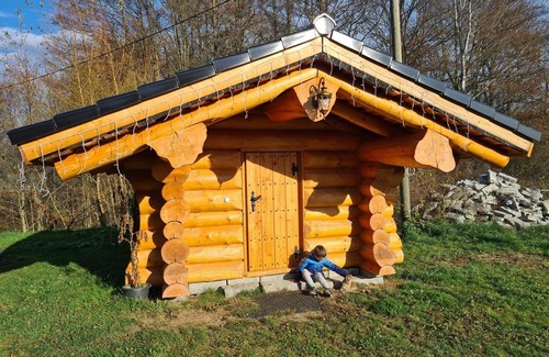 Bad Brambach Ski Chalet | Chalet 'Am See' with Mountain View, Private Terrace and Wi-Fi