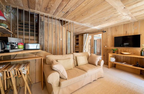 Le Lavancher Ski Chalet | Chalet Ananda. 3 bedrooms, bathroom, sauna and terrace