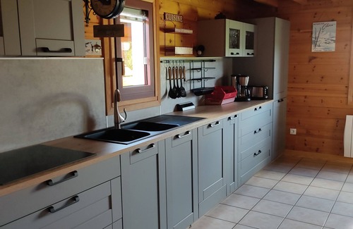 Chambon-sur-Lac Ski Chalet | Chalet and Veranda in the Hameau de Moneaux (63)