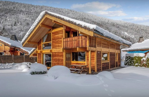 Saint-Jean-de-Sixt Ski Chalet | Chalet Antigone - ski holiday for 8 with mountain view - OVO Network