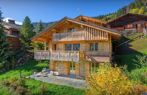 Le Grand-Bornand Ski Chalet | Chalet Aravista - Mountain break for 10 breathtaking views - OVO Network