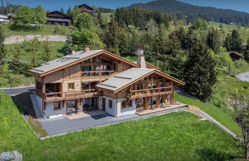 La Clusaz Ski Chalet | Chalet Arpitania - luxury chalet for 14 with pool and spa - OVO Network