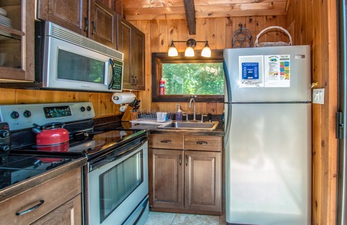 North Conway Ski Chalet | Chalet at Cathedral Ledge base! Epic views, 5 min to village, walk to Echo Lake!
