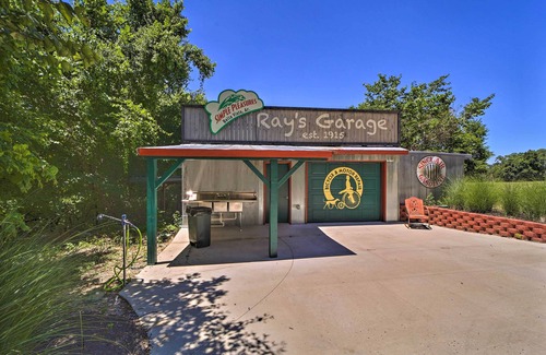 Bella Vista Cottage | Chalet at Falling Water: Close to Bike Trails