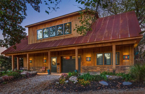 Bella Vista Cottage | Chalet at Falling Water: Close to Bike Trails