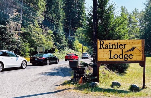 Ashford Cabin | Chalet at Rainier Lodge - 0.4 mi to Mt. Rainer