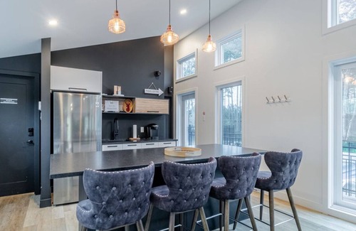 Pont-Rouge Ski Chalet | Chalet Athena, Spa, saunas, pools, Pont-Rouge