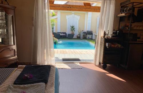 Gujan-Mestras House | Chalet Atypique VUE Piscine