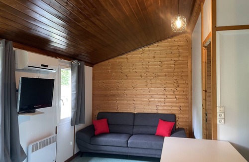 Serilhac Ski Chalet | Chalet au Bord de Létang, Proche de Sites Touristiques du Lot et de la Dordogne