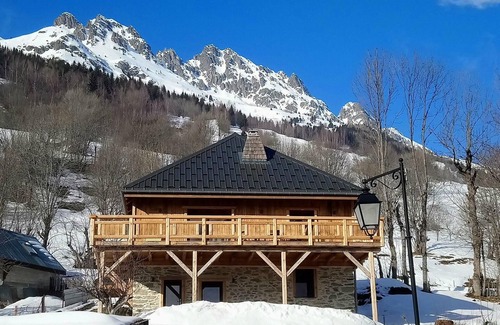 Vaujany Ski Chalet | Chalet Augustin 4 stars Vaujany Alpe d'Huez large ski area