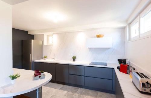 Saint-Lary-Soulan Ski Chalet | Chalet authentique à Soulan - Confort moderne, cheminée, brasero et vues superbes - FR-1-296-349