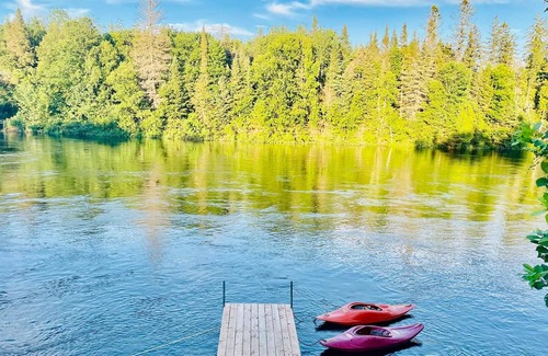 Shannon Ski Chalet | Chalet avec spa et vue sur la rivière Jacques-Cartier