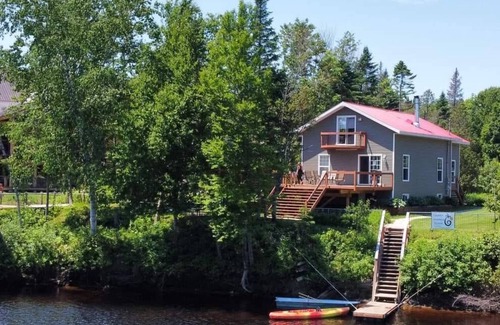Shannon Ski Chalet | Chalet avec spa et vue sur la rivière Jacques-Cartier