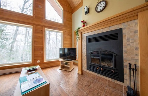 La Minerve Ski Chalet | Chalet Ayur- SPA- ACCÈS Lac Chapleau💧