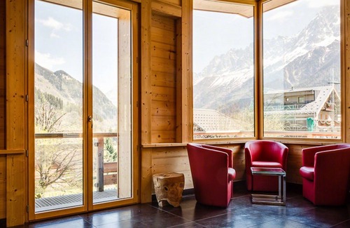 Les Houches Ski Chalet | Chalet Base Camp - Walking distance to ski lifts