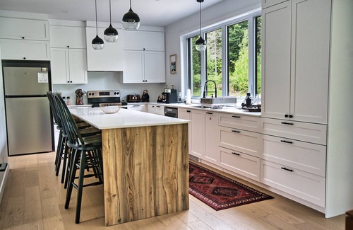 Entrelacs Ski Chalet | Chalet Bèlkay |1h from Montreal |Lake, Hot Tub, outdoor firepit, family friendly