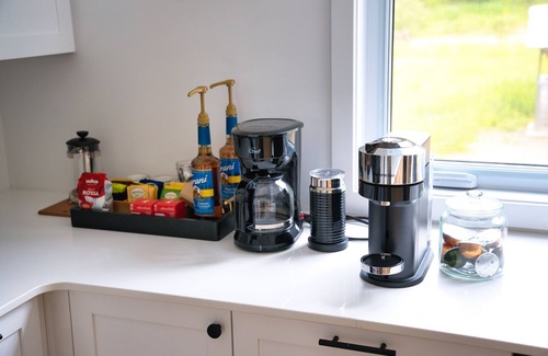 Entrelacs Ski Chalet | Chalet Bèlkay |1h from Montreal |Lake, Hot Tub, outdoor firepit, family friendly