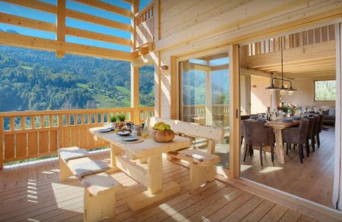Champ-Laurent Ski Chalet | Chalet Belle Cour - OVO Network