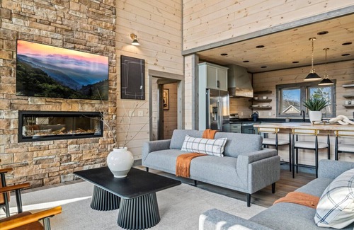 Gatlinburg - Pigeon Forge Apartment | Chalet Bellemont: View, Heated Swim Spa, Game Room
