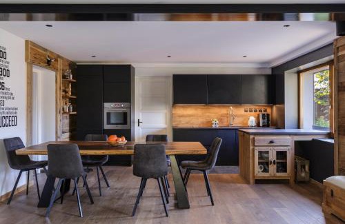 Les Bossons Ski Chalet | Chalet Benoit - Modern Chalet 8 Pax Free Parking Mountain View - By Cozee Rentals