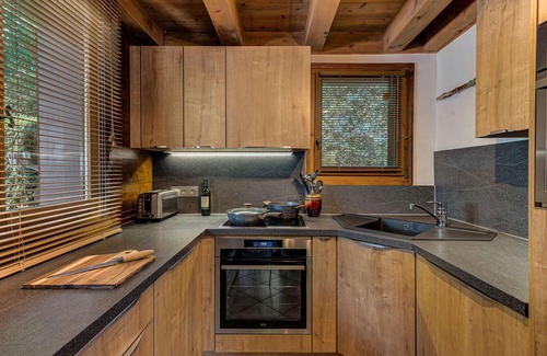 Les Houches Ski Chalet | Chalet Blackbushe - Traditional Chalet - Alpes Travel - Sleeps 4-6