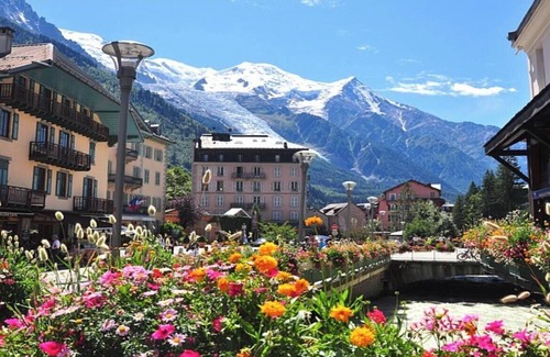 Chamonix-Mont-Blanc Apartment | Chalet Bliss: A Luxury Mountain Retreat in Chamonix
