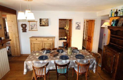 Les Almes Ski Chalet | Chalet Bobech - chalet traditionnel, terrase plein sud MAE-3383