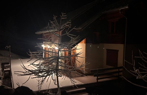 Enchastrayes Ski Chalet | Chalet bois le Sauze, 12 pers, ideally located, self-contained, 360° view over the valley