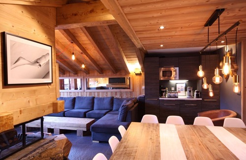 Le Bettaix Ski Chalet | Chalet Brooklyn 15+/on the slopes/3Valleys/jacuzzi/sauna/fireplace/wifi/XBox