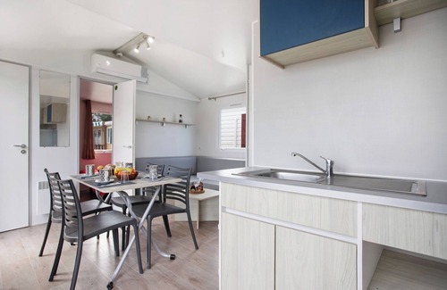 Burinhosa Ski Chalet | Chalet 'Bungalow T2 I V- 15 Min From Nazaré' with Shared Pool, Private Terrace and Air Conditioning