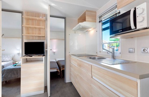 Burinhosa Ski Chalet | Chalet 'Bungalow T3 I V- 15 Min From Nazaré' with Shared Pool, Private Terrace and Air Conditioning