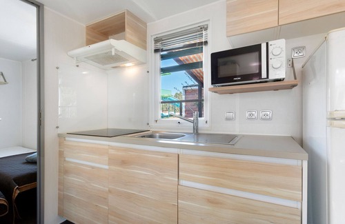 Burinhosa Ski Chalet | Chalet 'Bungalow T3 I V- 15 Min From Nazaré' with Shared Pool, Private Terrace and Air Conditioning