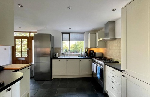 New Forest District House | Chalet Bungalow with water views, Eling