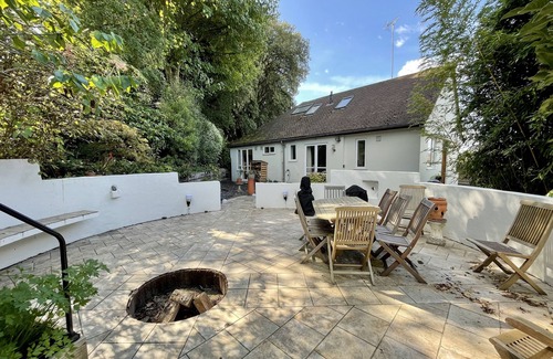 New Forest District House | Chalet Bungalow with water views, Eling