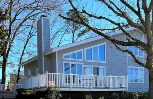 Villas House | Chalet By The Bay - Sleeps 12